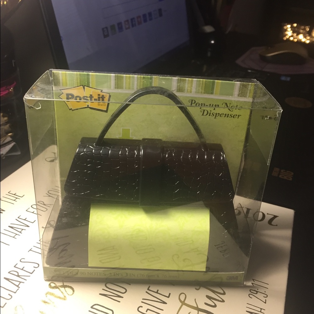 Post it note purse dispenser